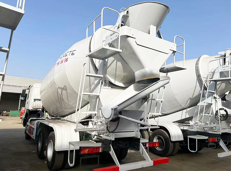 2023 Sinotruk Howo Used Cement Mixer Truck for Sale in Nigeria
