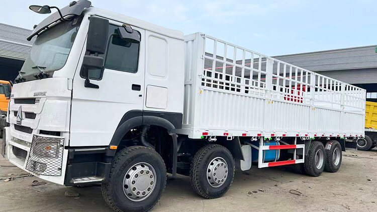 Howo 8x4 12 Wheeler 30-40t Used Stake Cargo Truck for Sale in Nigeria