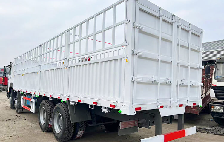 Howo 8x4 12 Wheeler 30-40t Used Stake Cargo Truck for Sale in Nigeria