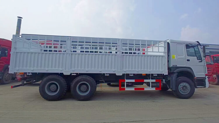 Second Hand Sinotruk Howo 371 Fence Cargo Truck for Sale in Senegal