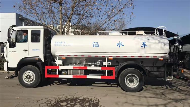 Used Howo Light Water Sprinkler Tanker Truck for Sale In Congo