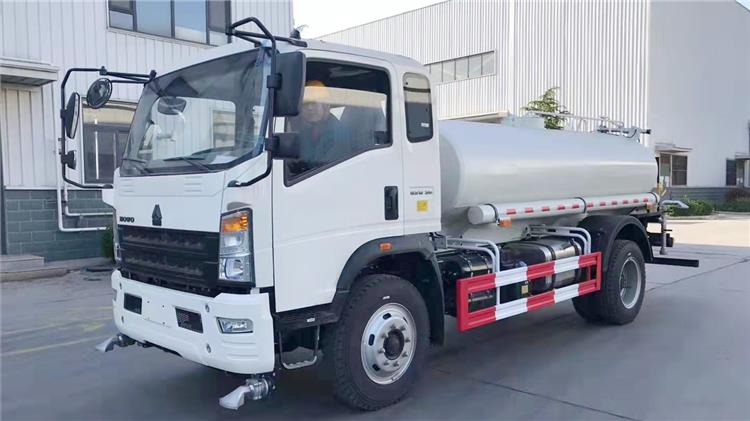 Used Howo Light Water Sprinkler Tanker Truck for Sale In Congo