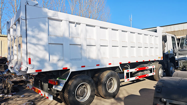 LHD Euro II Used Sinotruk Howo 12 Wheeler Dump Truck for Sale in Sierra Leone