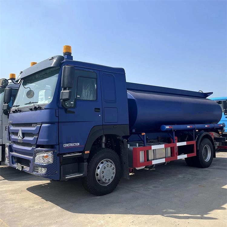 Slightly Used Howo 4x2 Petrol Tanker Truck