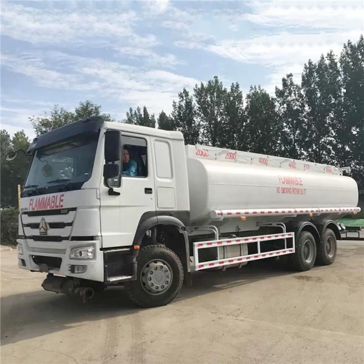 Pre Owned Sinotruk Howo Diesel Tanker Truck